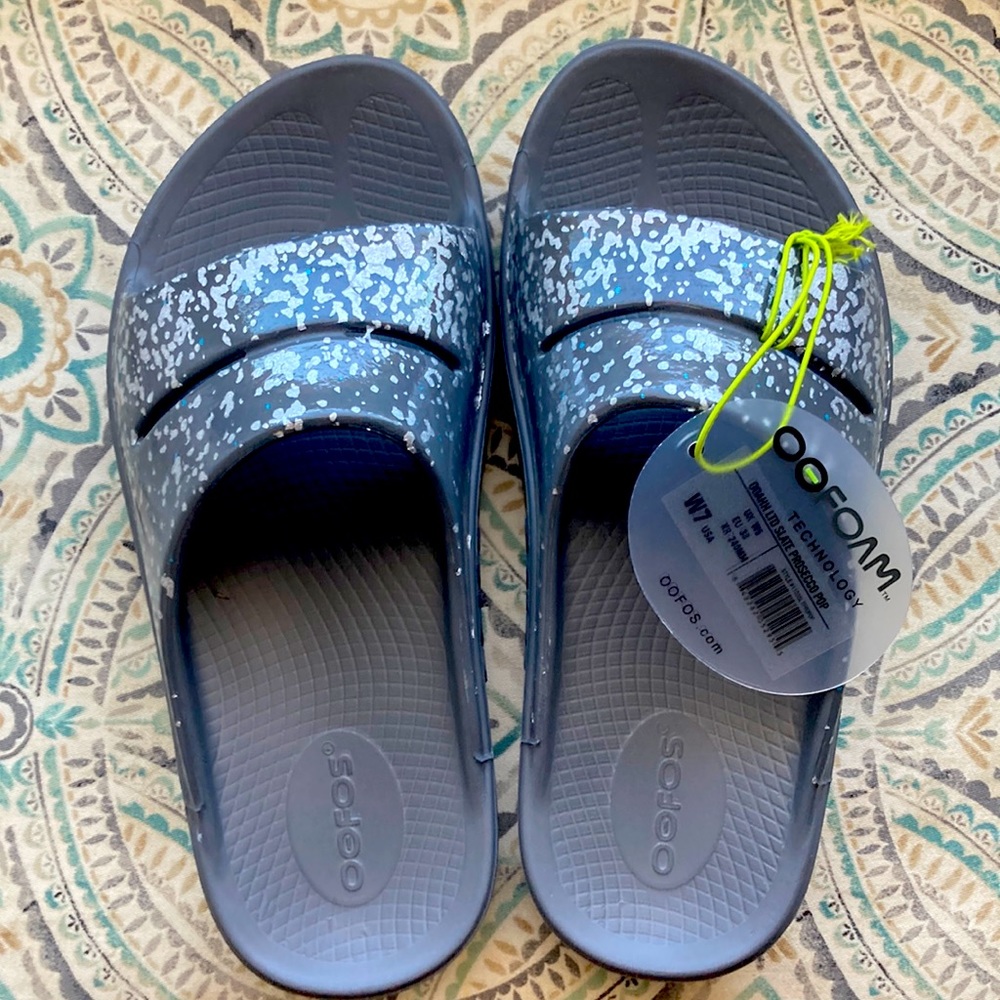 Oofos ooahh sandals size 7